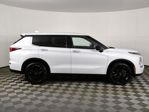 Used 2024 Mitsubishi Outlander SE Black Edition AWD/4WD image 5