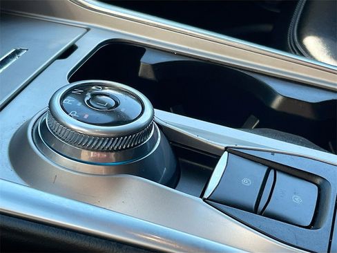 Used 2022 Ford Explorer XLT w/ Equipment Group 202A image 16