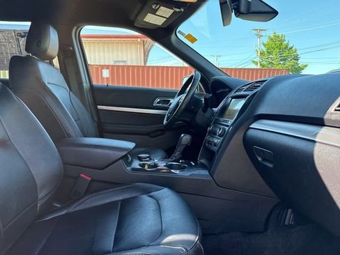 Used 2018 Ford Explorer XLT w/ Equipment Group 202A AWD/4WD image 13