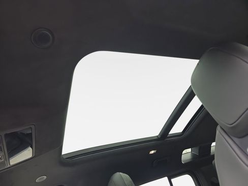 New 2026 Land Rover Defender 110 OCTA AWD/4WD image 30