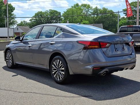 Certified 2024 Nissan Altima 2.5 SV w/ SV Premium Package AWD/4WD image 4