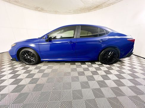 Used 2025 Toyota Camry SE w/ Convenience Package FWD image 6