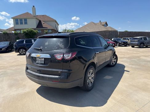 Used 2017 Chevrolet Traverse LT FWD image 12