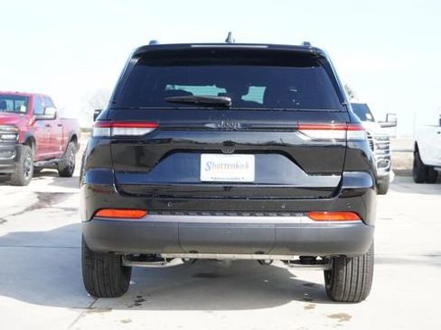 New 2026 Jeep Grand Cherokee Altitude RWD image 8