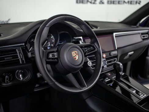 Used 2025 Porsche Macan AWD/4WD image 25
