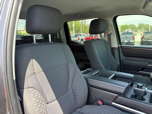 Used 2022 Toyota Tundra SR5 w/ SR5 Convenience Package AWD/4WD image 6