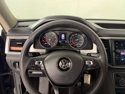 Used 2018 Volkswagen Atlas Launch Edition FWD image 13