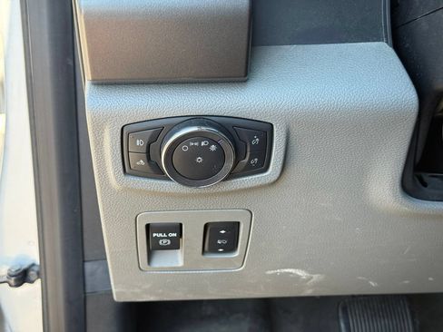 Used 2018 Ford F150 XLT w/ Equipment Group 302A Luxury AWD/4WD image 19
