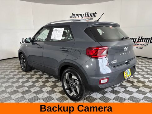 Used 2025 Hyundai Venue SEL FWD image 8