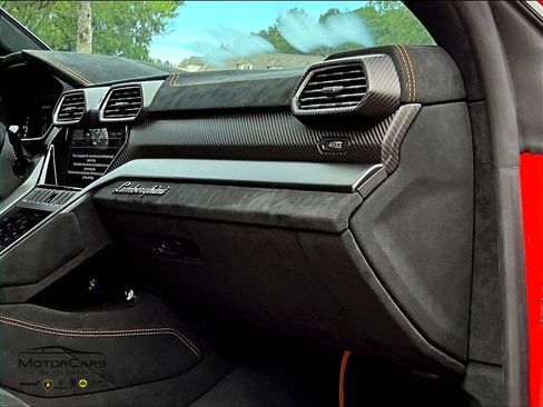 Used 2023 Lamborghini Urus Performante AWD/4WD image 14