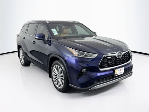 Used 2024 Toyota Highlander Platinum FWD image 10