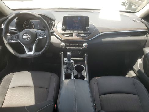Used 2024 Nissan Altima 2.5 SV FWD image 9