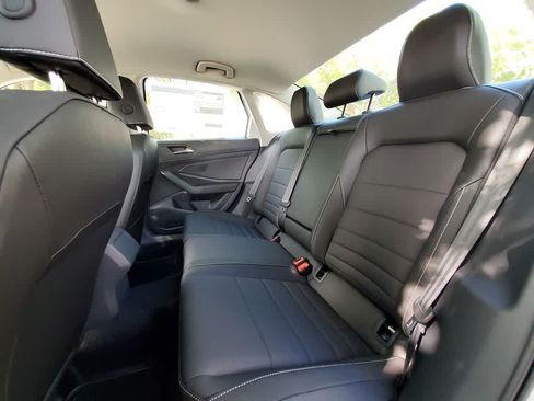 Used 2023 Volkswagen Jetta SE FWD image 26