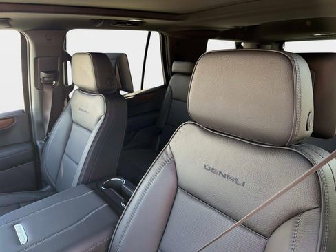 Used 2026 GMC Yukon Denali w/ Advanced Technology Package AWD/4WD image 40