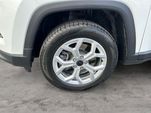 Used 2025 Jeep Compass Latitude AWD/4WD image 9