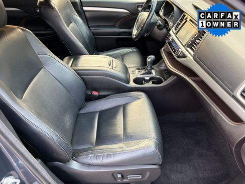 Used 2018 Toyota Highlander XLE AWD/4WD image 28