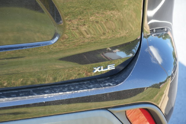 Used 2021 Toyota Highlander XLE FWD image 16