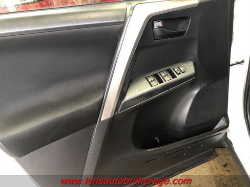 Used 2018 Toyota RAV4 LE image 5