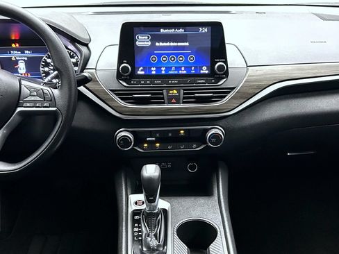 Used 2025 Nissan Altima 2.5 SV FWD image 13