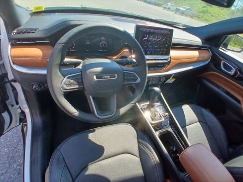 Certified 2025 Jeep Compass Limited w/ Elite Group AWD/4WD image 11