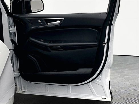 Used 2022 Ford Edge SE w/ Black Appearance Package image 24