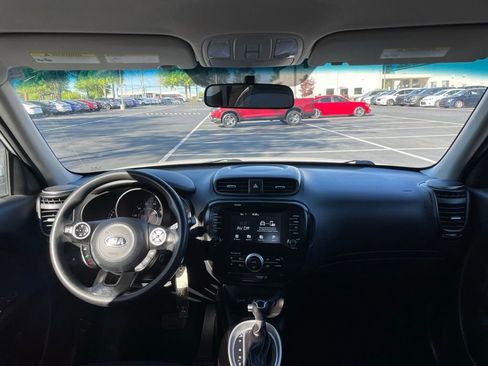 Used 2018 Kia Soul + FWD image 10