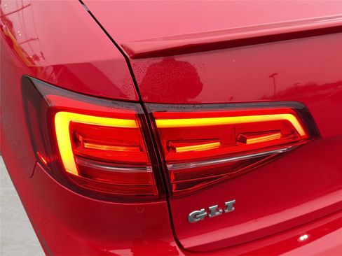 Used 2015 Volkswagen Jetta GLI SE image 9