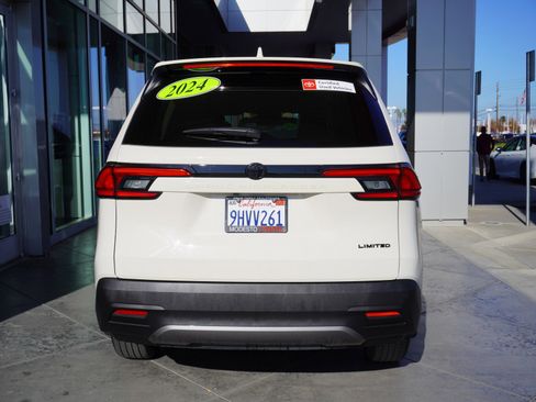 Used 2024 Toyota Grand Highlander Limited image 9