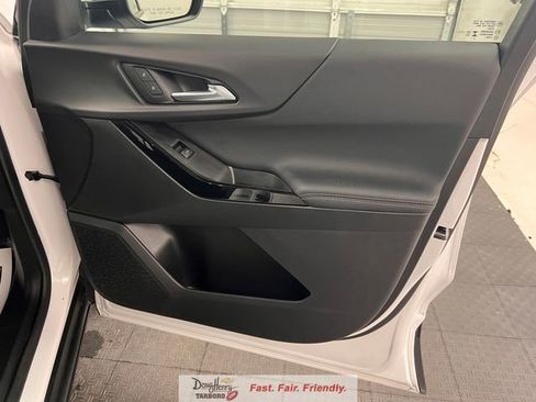 Used 2025 Chevrolet Equinox LT FWD image 39