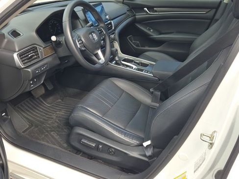 Used 2018 Honda Accord Touring image 12