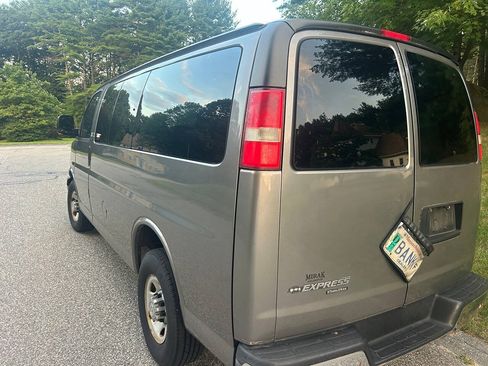 Used 2012 Chevrolet Express 2500 LT w/ LT Preferred Equipment Group RWD image 6
