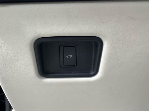 Used 2023 Land Rover Range Rover Long Wheelbase SE image 22