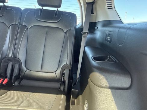 Used 2023 Jeep Grand Cherokee L Limited w/ Luxury Tech Group II AWD/4WD image 31