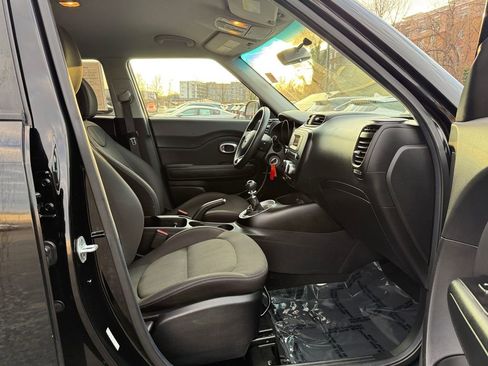Used 2016 Kia Soul FWD image 25