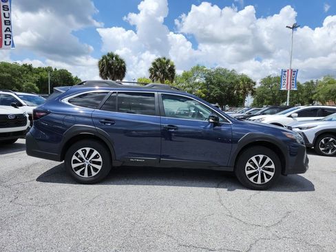 Used 2025 Subaru Outback Premium AWD/4WD image 2