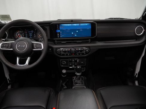 Used 2024 Jeep Wrangler Unlimited Sahara w/ Technology Group AWD/4WD image 2