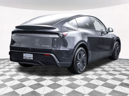 Used 2026 Tesla Model Y AWD image 11