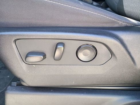 Used 2024 Chevrolet Silverado 2500 Custom w/ Custom Value Package image 26