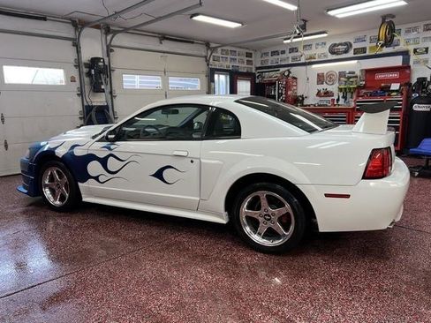 Used 2004 Ford Mustang GT RWD image 2