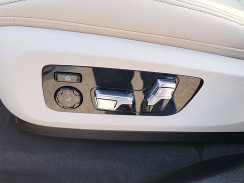 New 2026 BMW X7 xDrive40i w/ Executive Package image 17