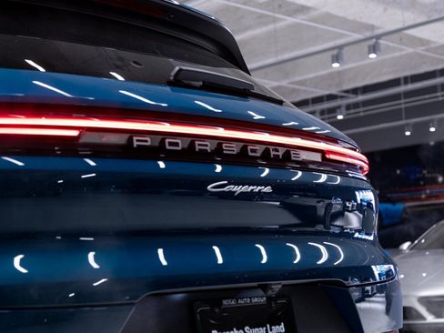 Certified 2026 Porsche Cayenne AWD/4WD image 30