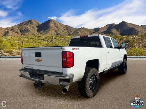 Used 2016 Chevrolet Silverado 2500 LT w/ LT Convenience Package AWD/4WD image 4