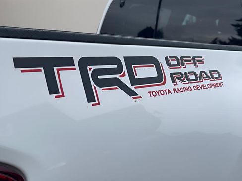 Used 2017 Toyota Tacoma TRD Sport image 13
