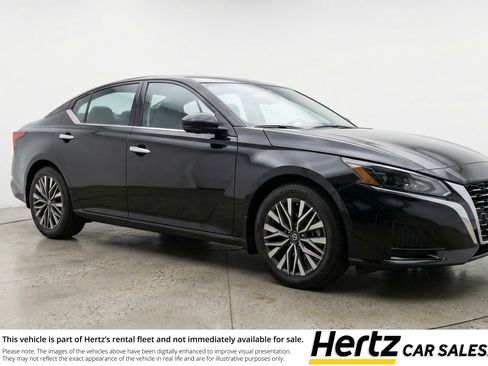 Used 2025 Nissan Altima 2.5 SV image 1