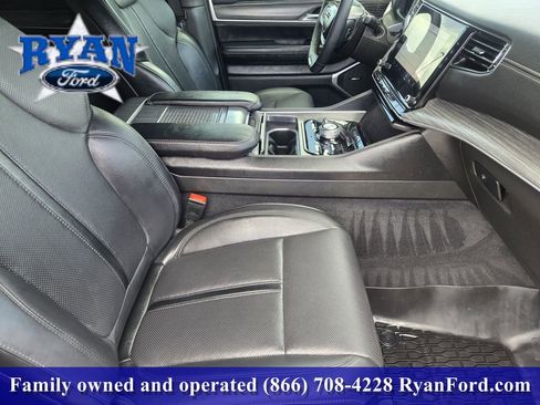 Used 2023 Jeep Wagoneer L Series II w/ Convenience Group I AWD/4WD image 10