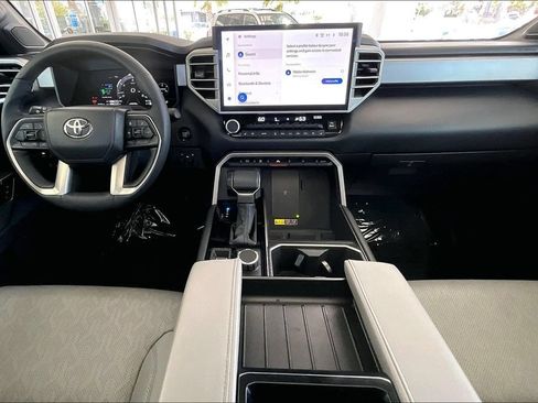 Used 2025 Toyota Tundra Limited AWD/4WD image 8