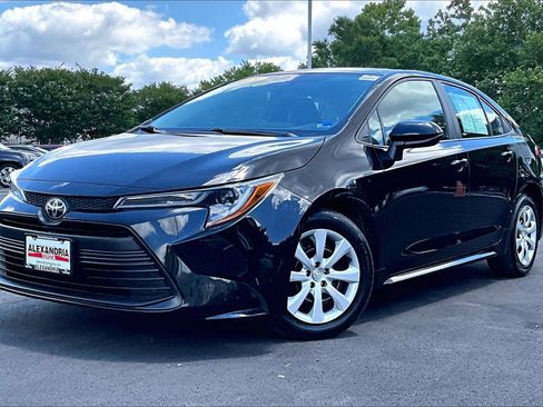 Used 2024 Toyota Corolla LE FWD image 1