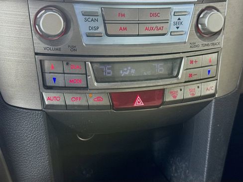 Used 2011 Subaru Outback 2.5i Limited image 17