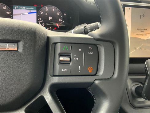 Used 2025 Land Rover Defender 110 S image 24
