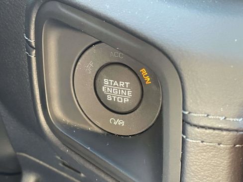 Used 2025 Jeep Gladiator Mojave image 12